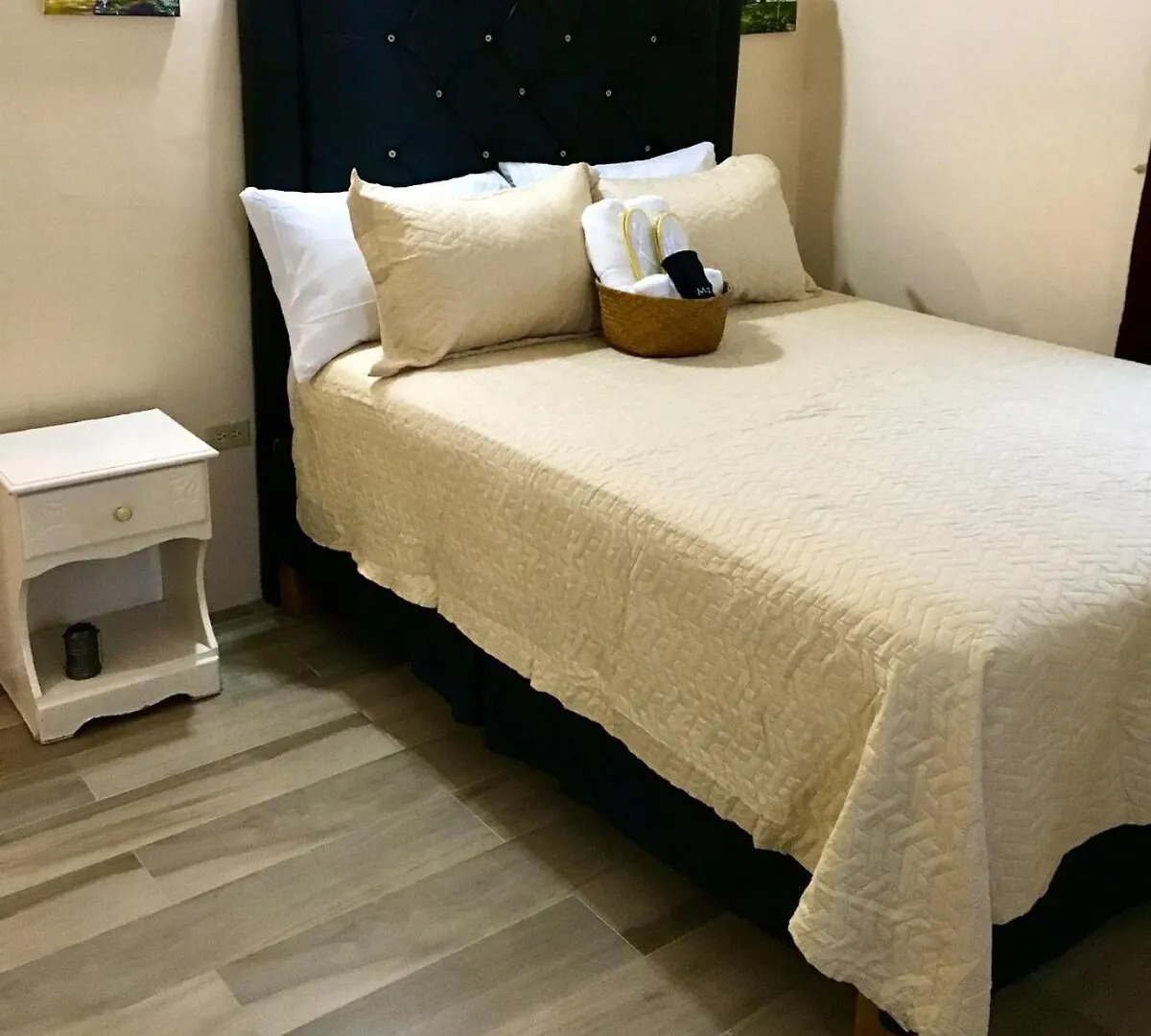 Seaside Retreat 2BR with Beach Access and AC Ocho Rios Semesterbostad